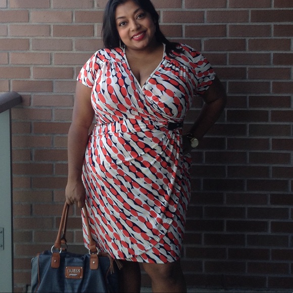 Patterned Wrap Dress - Picture 6 of 7